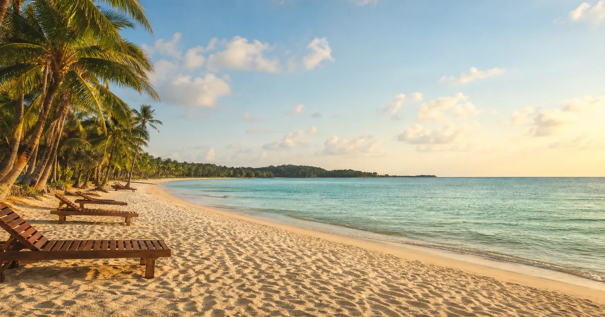 Long Beach Phu Quoc Duong Dong Walking — Free Entry, Sunset Timing & the Quiet Stretches